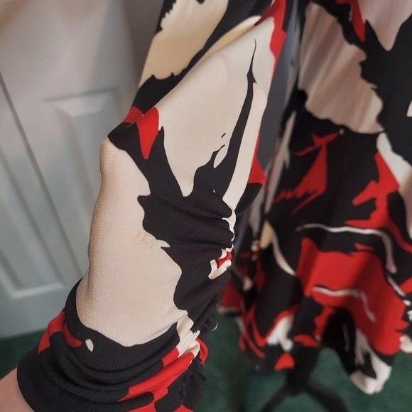 Premise Sharkbite Print Top/ Blouse Size Small - Picture 5 of 14